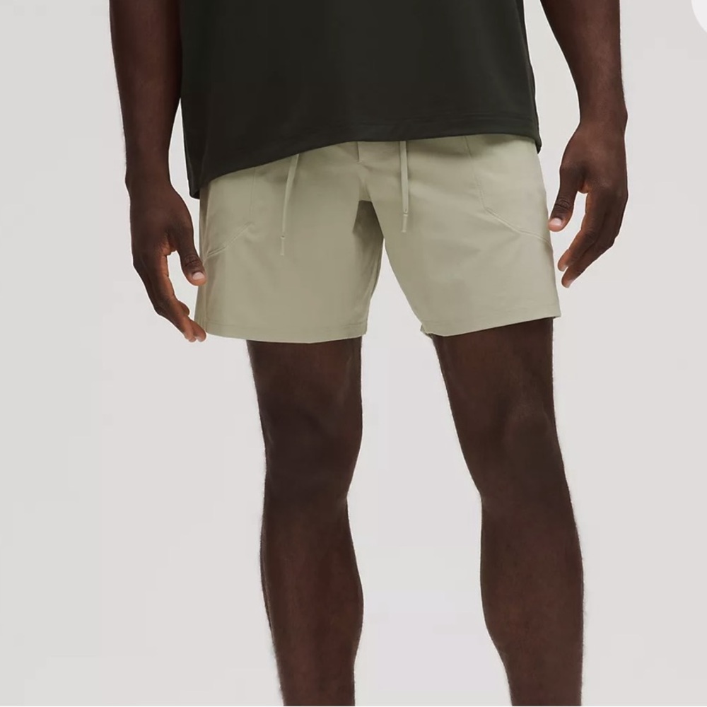LULULEMON License to train Linerless Shorts 7” Tan Size Medium Like New!